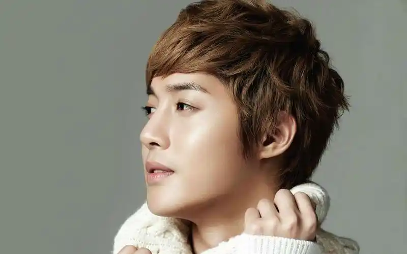 金贤重写真,高清壁纸图片,日韩明星-回车桌面