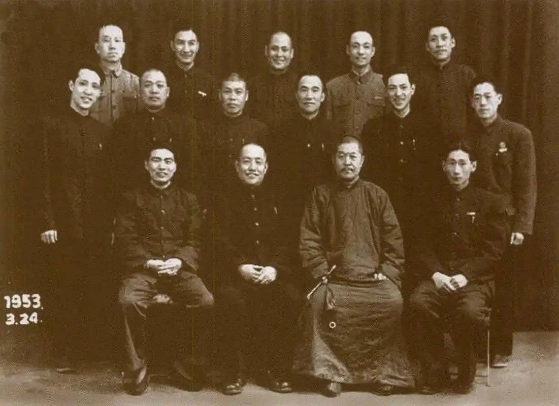 15岁拜周德山(艺名周蛤蟆)为师,演出足迹遍布天津,唐山,沈阳,济