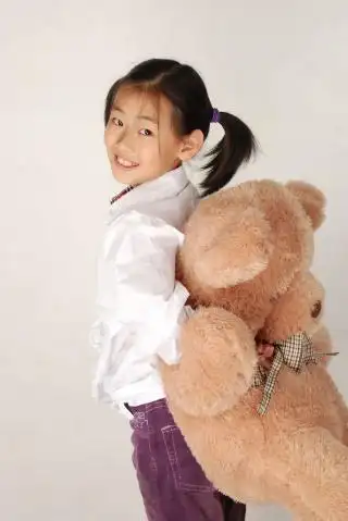 女儿十岁了.十岁的女儿天真烂漫,心理年龄仍停留在五,六岁上.