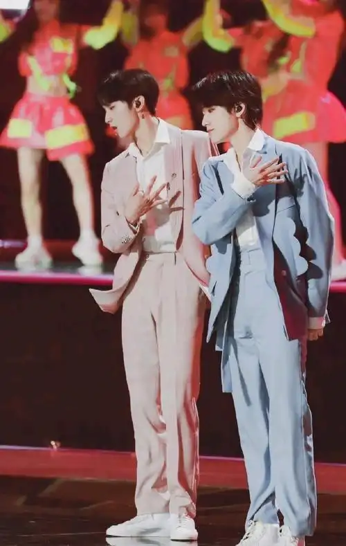 文轩超话[ho亲亲]#文轩世界第一初恋#永远沉溺于文轩之间的氛围感.