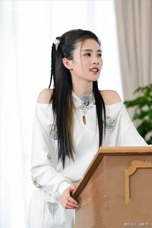 《奔跑吧》:张碧晨参加节目后连夜道歉,蔡徐坤撕名牌以一敌三_杨颖