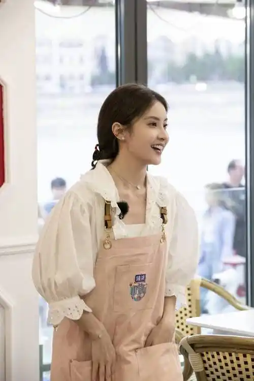 心思细腻的赖雨濛在此次《中餐厅7》的表现中,也收