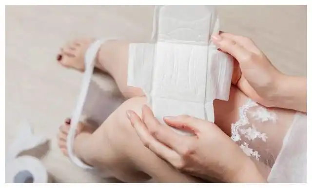 14岁女孩初来月经竟被老师说脏这些月经的科普父母值得收藏