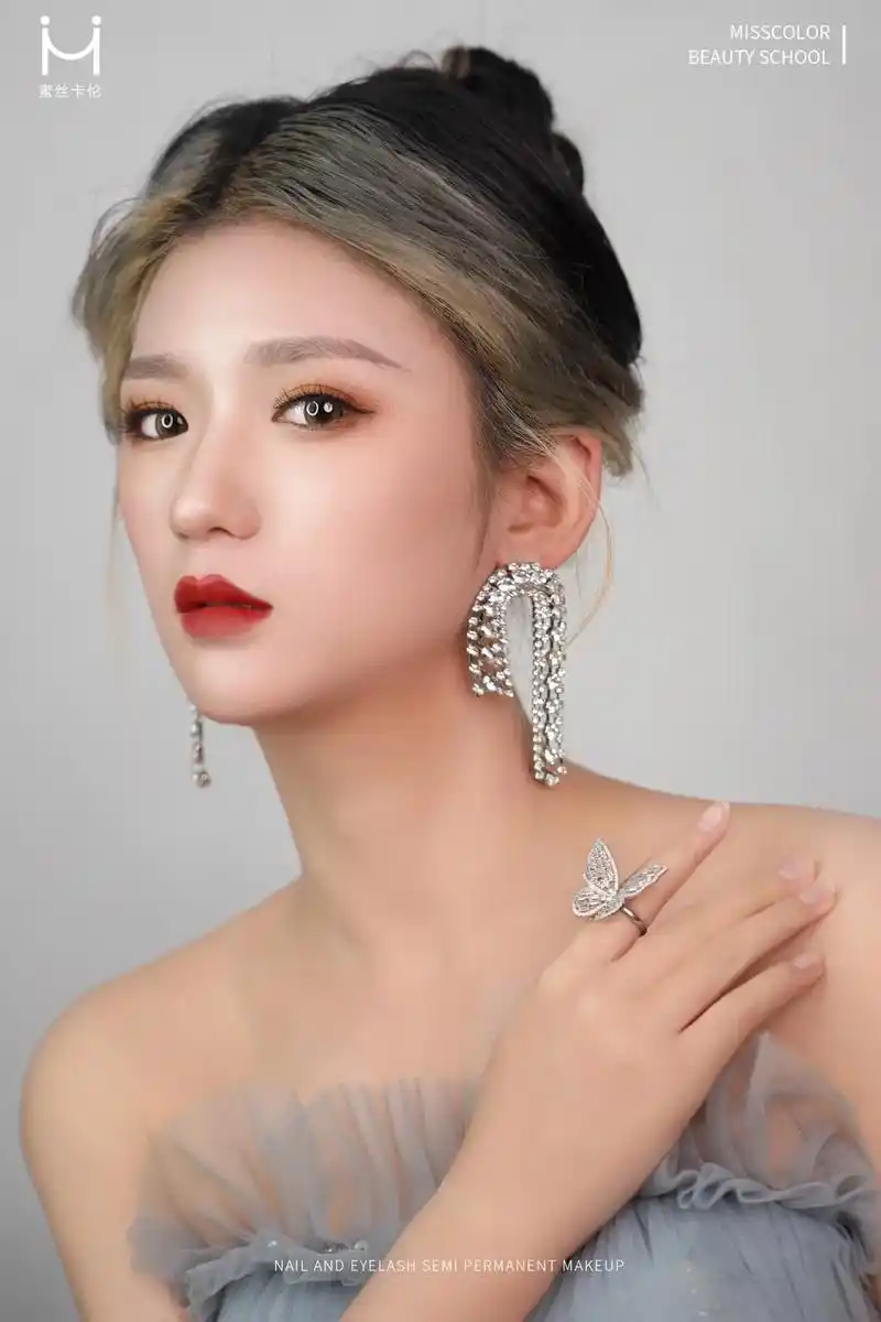 化妆新娘班学生作品.#专业化妆培训 #美出高级感 #化妆造型 - 抖音