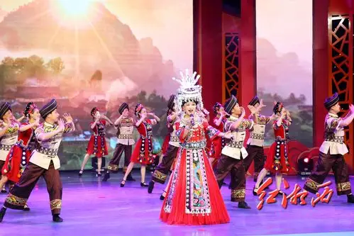 歌伴舞《再唱山歌给党听》.