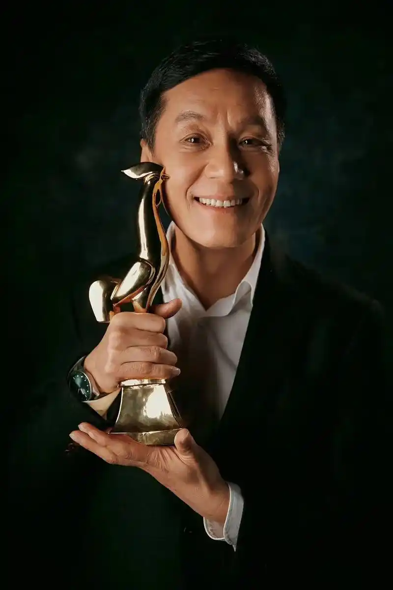 众望所归冯远征就任北京人艺第五任院长