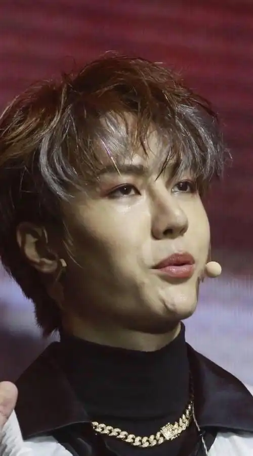 王一博最想删除的丑照,看清模样后,网友:下巴什么情况