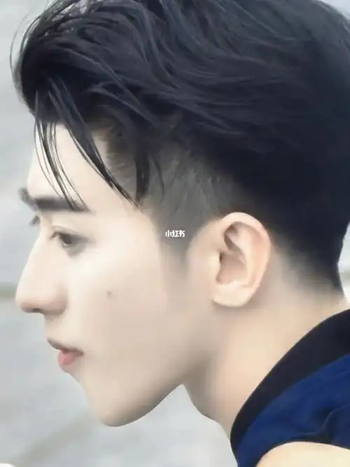 蔡徐坤  #奔跑吧蔡徐坤  小宝的鬓角真的剃的好干净啊