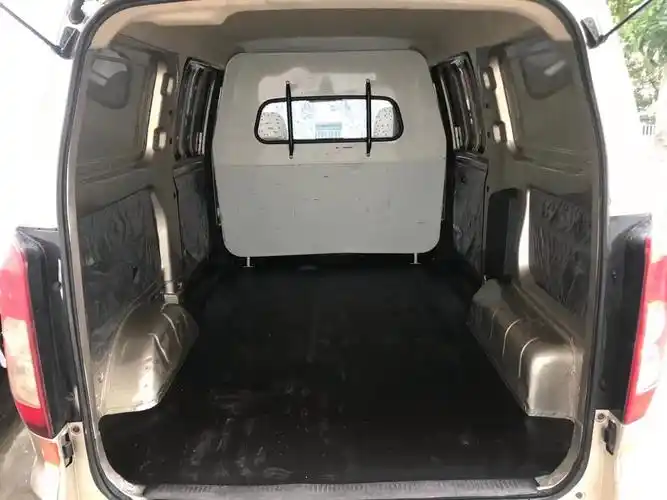 新到2020年4月五菱宏光v 2座货运版面包车 1.5排量,