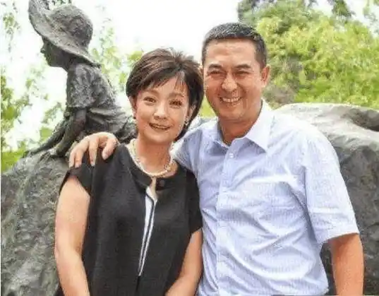 原创张嘉译藏了10多年的老婆原来这么美终于明白为什么看不上王晓晨了