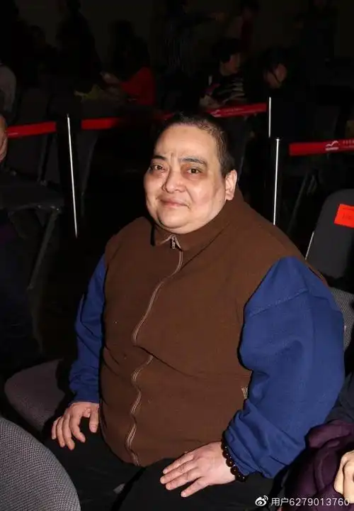 父母双亡惨遭离婚罹患癌症何家华堪称赌王最苦命孙女