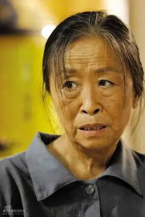 她是荧幕第一"丑女" 却有一个如花似玉的女儿(转载)