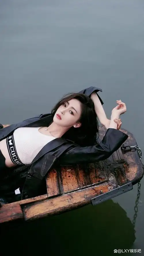 美女明星张天爱