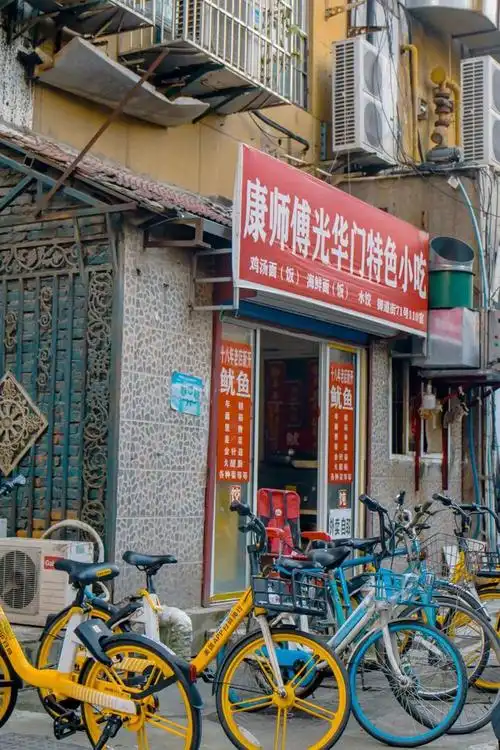 携手40余年的白首夫妻店,是南京少有的温情.