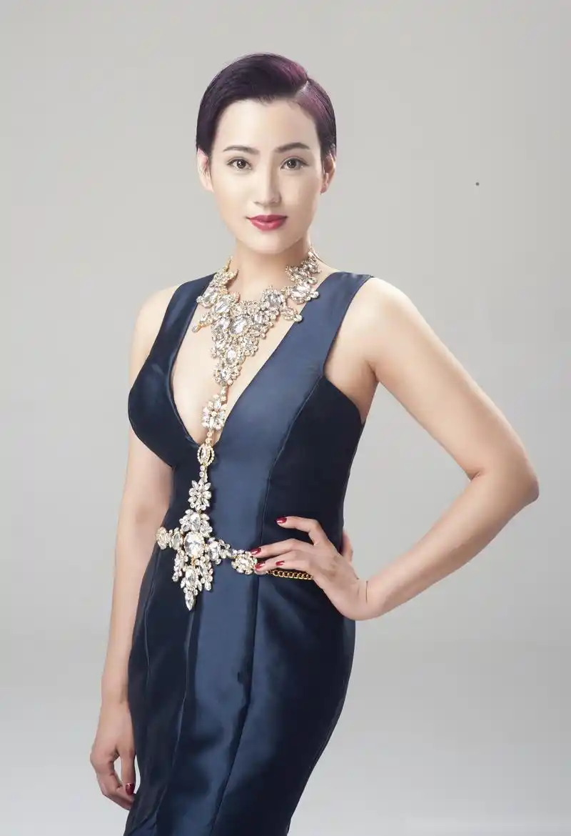 28岁的他还在赛场上拼搏,他是世界游泳第一人,囊括