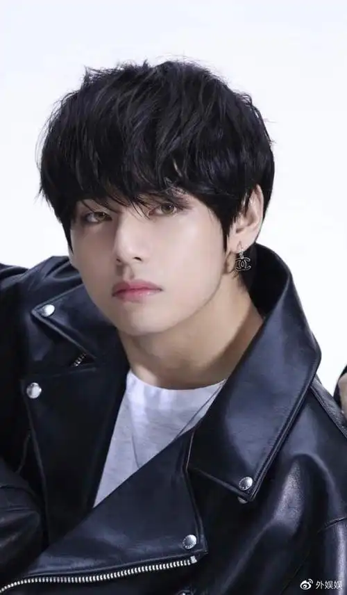 防弹少年团(bts)成员v(金泰亨),横扫日本国内人气排名,成为新韩流热潮