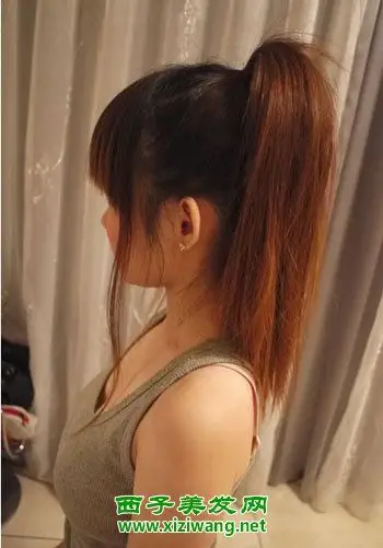 直发高马尾辫蓬松扎法效果图