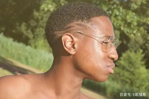 《皮肤黝黑的男青年》智多星-协助拍摄