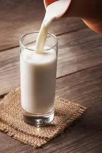 一个古老的国家表,白喝牛奶壶被倒我照片