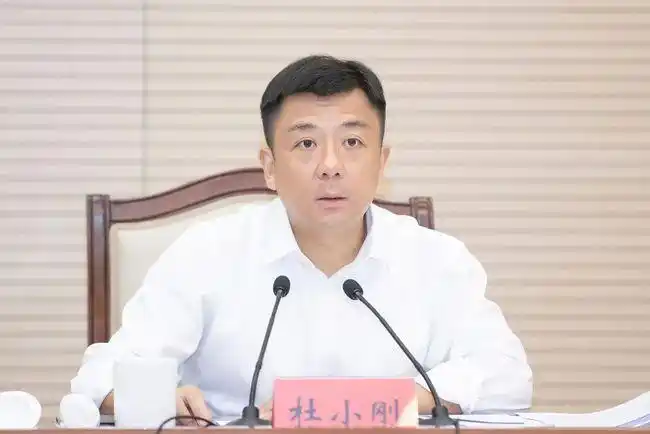 杜小刚主持召开市政府第105次常务会议部署落实这几项重要工作