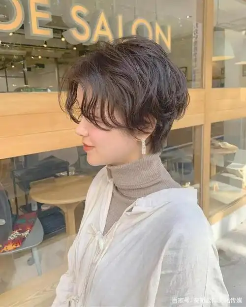 微卷短发,不经意的妩媚!
