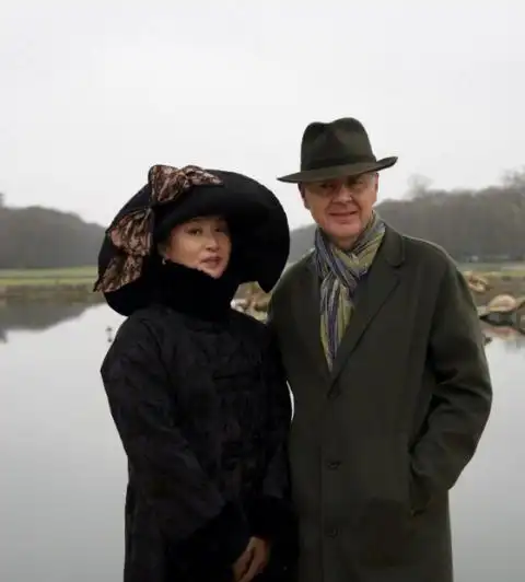 金星晒照庆祝与老公相识18周年穿素雅旗袍优雅大方