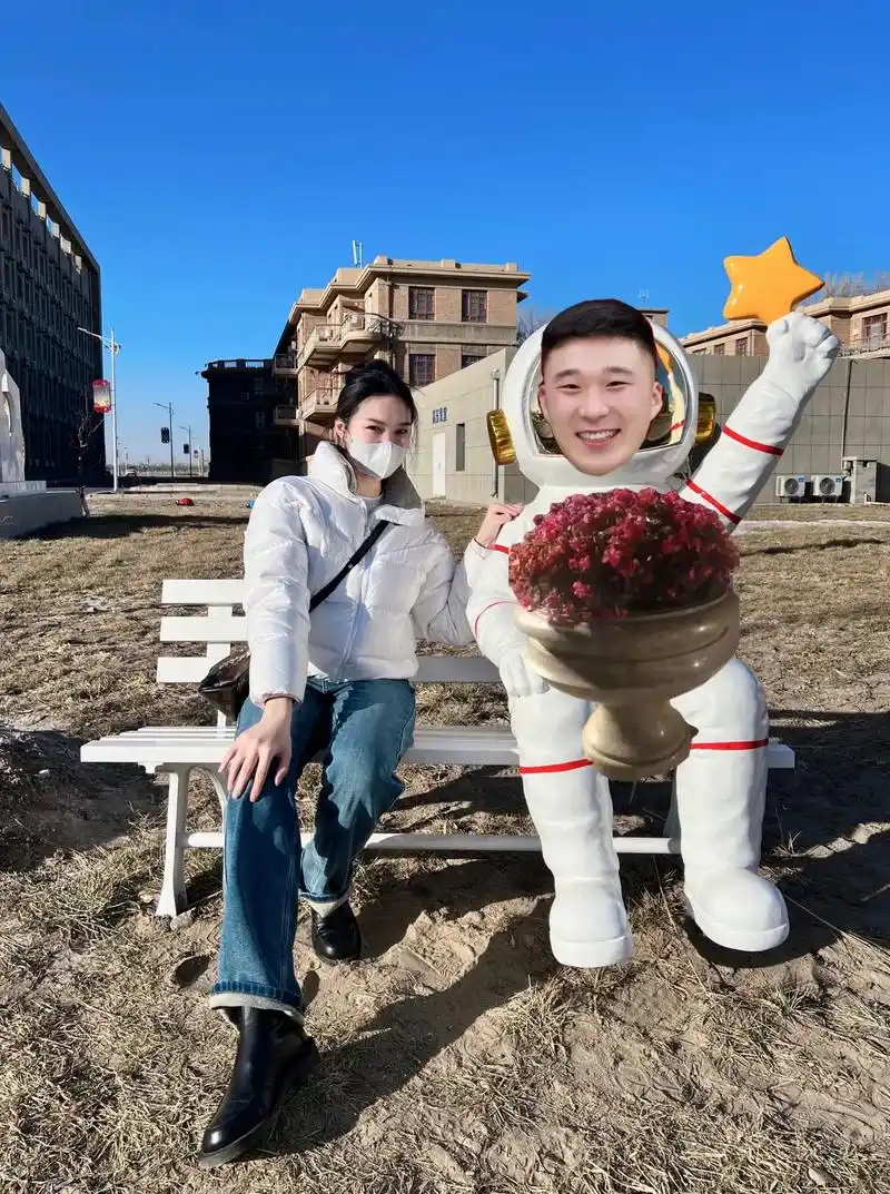 花坛花束 #情人节花束推荐 情人节限定 又让摩西摩西破费了 - 抖音