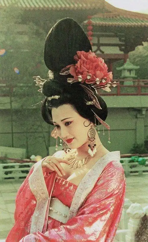 美女图片(中国古代四大美女:西施,王昭君,貂蝉,杨玉环扮演者,谁最美!