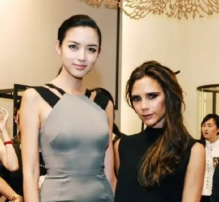 博采众长 > 正文  原标题:盘点与张梓琳合影惨遭艳压的女星(组图)