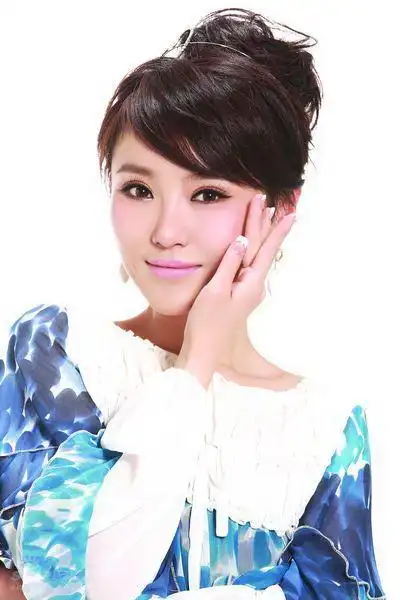 资料图片演员屈扬精美写真3