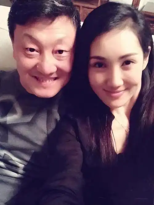 著名歌手韩磊:娶"蒙古之花"为妻,婚后生一儿一女,幸福满满!