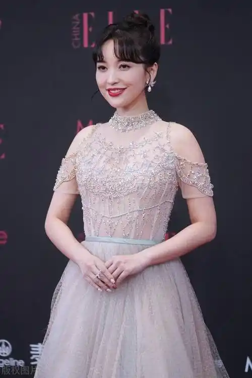 金莎这身材,这才是尤物啊!