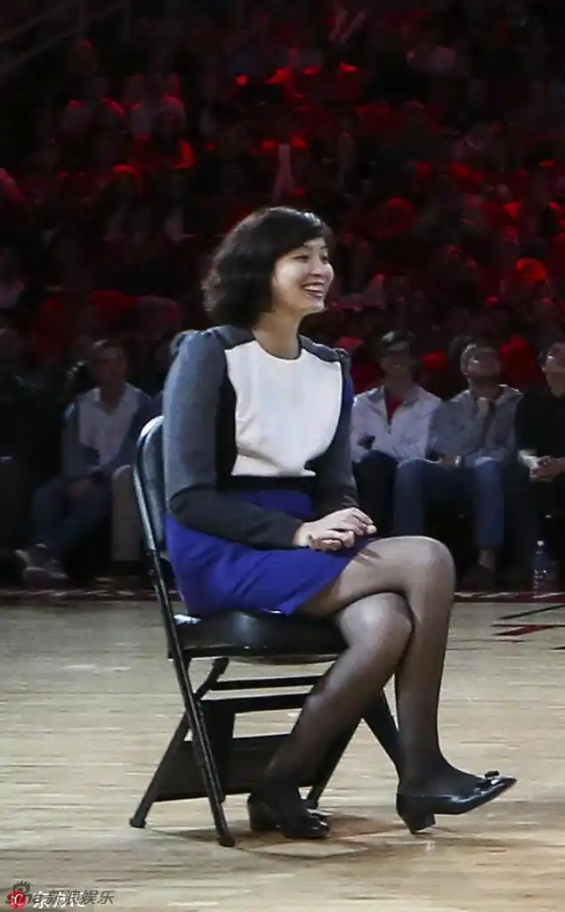 组图:火箭队为姚明球衣办退役仪式 叶莉陪伴_高清图集_新浪网