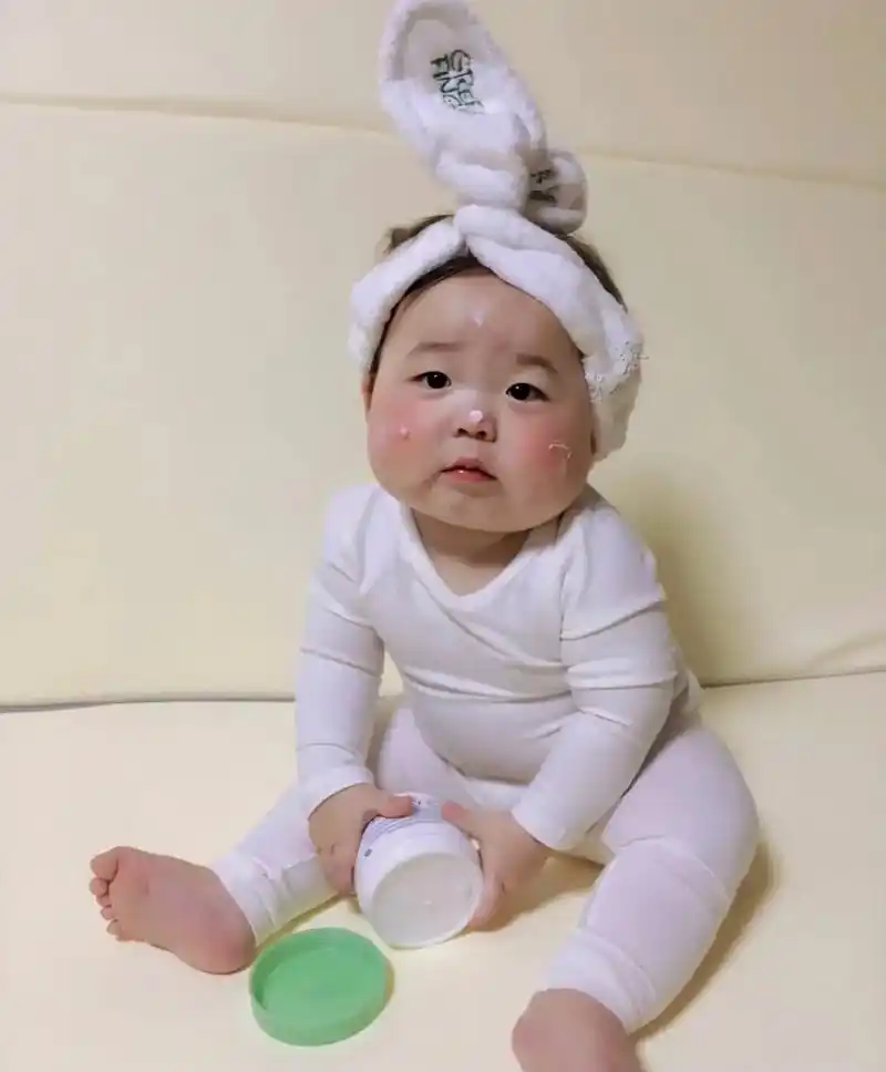 这大脸盘子谁能不爱呢01#黄河温 #黄夏温表情包 #人类幼崽 - 抖音