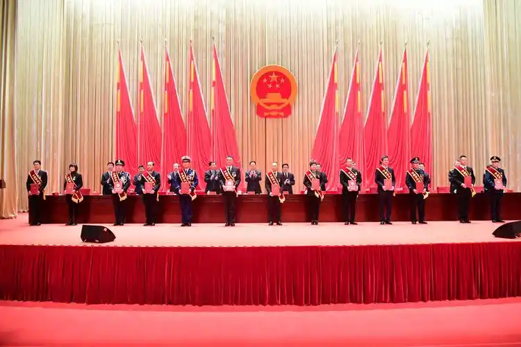 甘肃省劳动模范和先进工作者表彰大会在兰隆重举行林铎出席并讲话