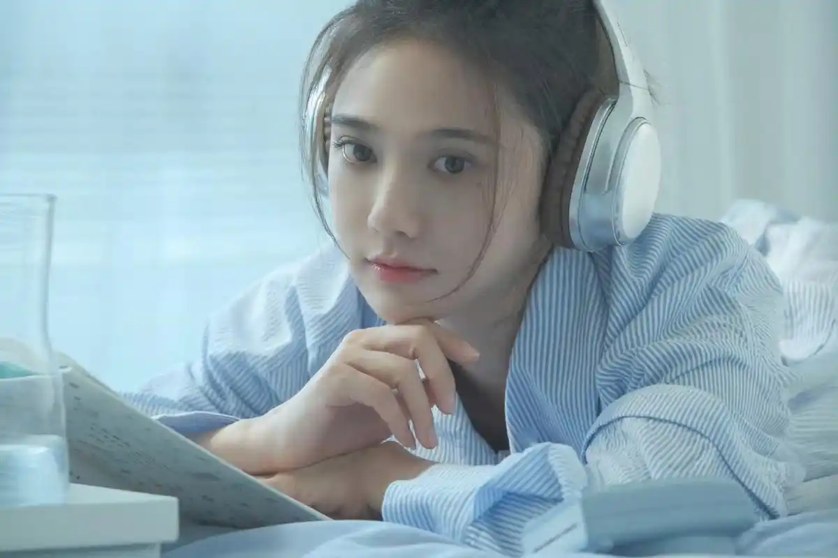 姜珮瑶初夏淡蓝写真上线,清新唯美,你爱了吗?#明星穿搭# #姜珮瑶