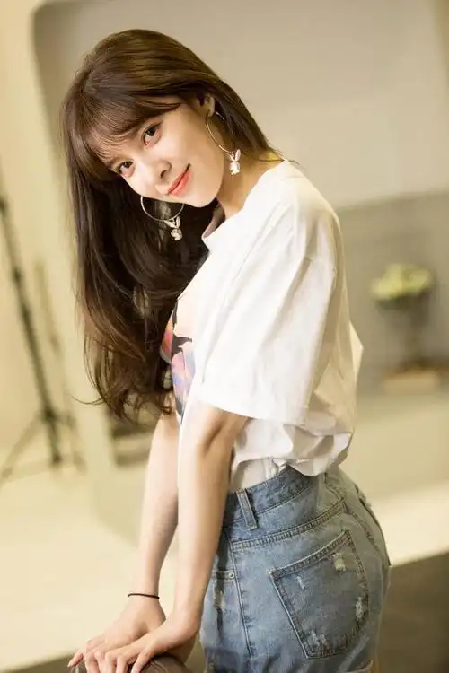 宋妍霏,艺名cecilia,于1995年10月22日在澳大利亚的雪梨市绽放,现居住