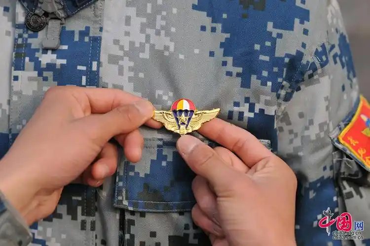空降兵一线作战部队新兵长成记_图片中国_中国网