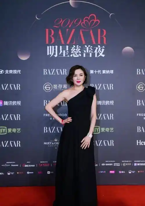 关之琳优雅舒淇大气钟楚曦深v开最低明艳的吉娜却失了水准