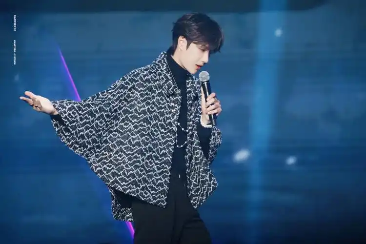 191101 陈情令南京演唱会 @uniq-王一博 cr:… - 堆糖,美图壁纸兴趣