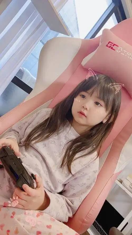 可爱即是正义年仅7岁的萝莉游戏up主れなち萌颜杀敌手速超神