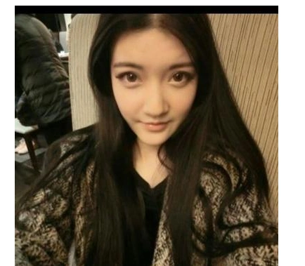 我是鹿饭,他没有女朋友,只是他以前高中的女朋友叫魏千雅