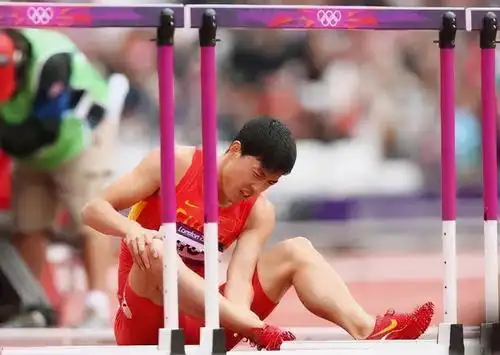 刘翔直言想留在21岁,从国民骄傲到"刘跑跑",他究竟经历了什么