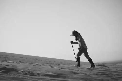 戈壁路就是人生路!你想找的答案,都在你前行的脚步里!