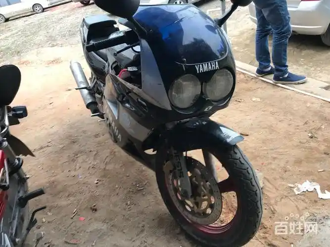雅马哈fzr250四缸摩托跑车水冷系统