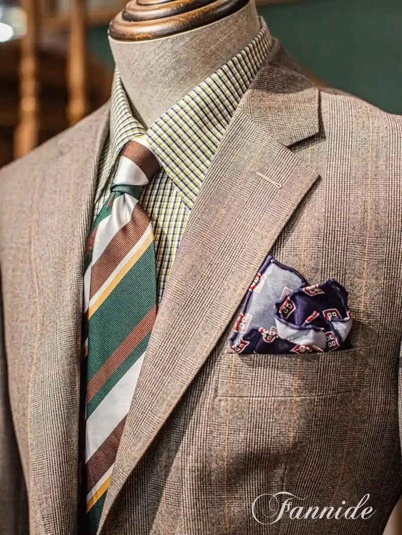 方巾的时尚搭配——范尼德西服07订制.