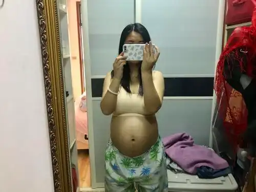 6个月的大肚子啦圆的跟西瓜似的