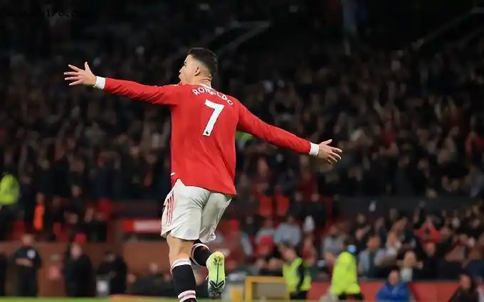 c罗头球能力是否历史第一?吃饼罢了,并非顶级