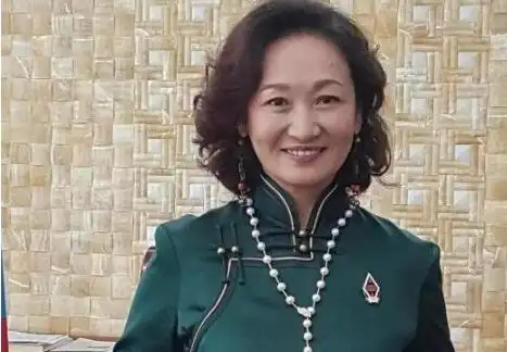 嗜酒如命挥霍百万,40岁没房没车的腾格尔,今60岁仍在挣钱