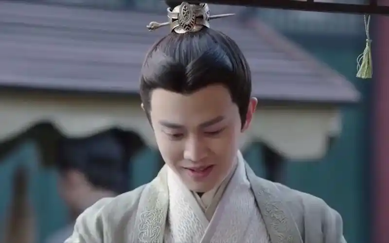 今夏花大价钱买了条鱼,送给陆绎,陆绎笑了:捡到个宝啊!